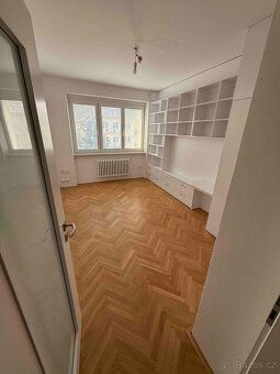 Pronájem velmi pěkného cihlového bytu s balkonem,vestavěnými
