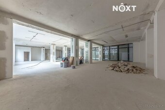 Nabízíme k pronájmu přízemní komerční prostor o výměře 263,8