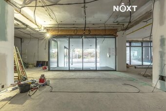 Nabízíme k pronájmu přízemní komerční prostor o výměře 263,8