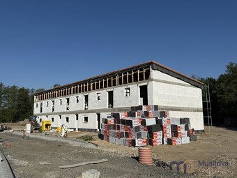 Ve výhradním zastoupení vám nabízím k prodeji moderní řadový