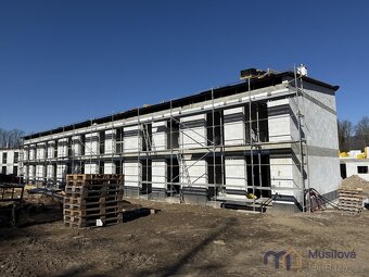 Ve výhradním zastoupení vám nabízím k prodeji moderní řadový