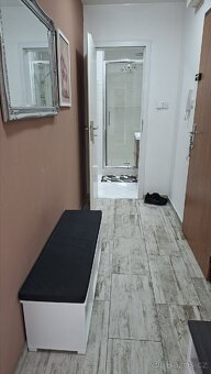 Byt je možné převést do osobního vlastnictví, lze na něj čer