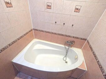 Nabízíme k pronájmu byt o dispozici 3+1 a výměře 84 m2 ve zv