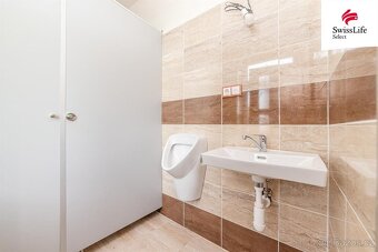 V Dobroníně v areálu nádraží je k dispozici zrekonstruovaná 