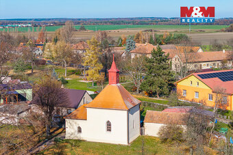 V obci Svatý Mikuláš nabízíme na prodej slunný a rovinatý po