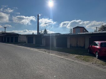Prodám garáž ve Slavičíně na sídlišti Malé Pole. Pouze volat