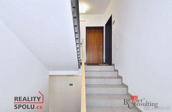 Pronájem bytu 1kk s balkonem, Praha 8, ul. PekařovaNabízíme 