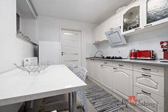 Prodej poloviny rodinného domu s 2 byty, U Cvičiště, Plzeň -