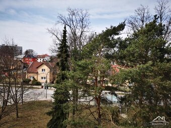 Prodej útulného bytu s balkonem a výtahem ve 3 podlaží zděné