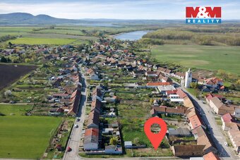 Nabízíme k prodeji stavební pozemek v klidné části obce Pouz