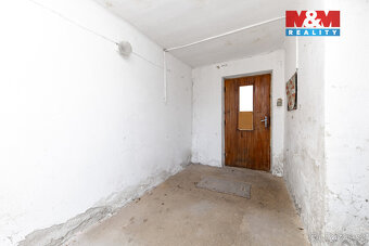 Nabízíme k prodeji rohový rodinný dům v obci Pouzdřany, situ