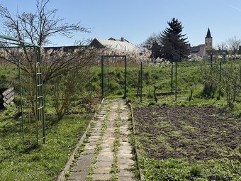 Nabízíme prodej zahrady (453 m2) v malebném prostředí klidné