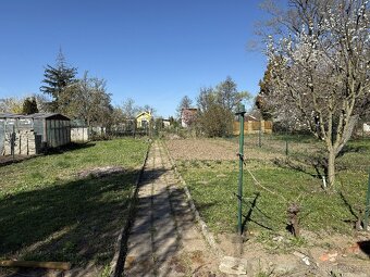 Nabízíme prodej zahrady (453 m2) v malebném prostředí klidné