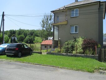 Nabízíme k prodeji rodinný dům o dispozici 6+2 v klidné část