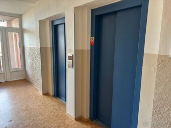 Nabízím k dlouhodobému pronájmu garsonku 28m2 s balkonem. By