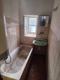 Dům je před celkovou rekonstrukcí, což nabízí ideální přílež