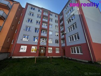 Nabízíme k prodeji stylově zrekonstruovaný a prostorný byt o