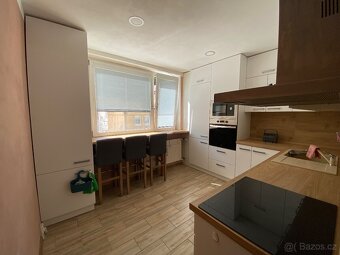 Nabízím k dlouhodobému pronájmu prostorný byt o dispozici 2+