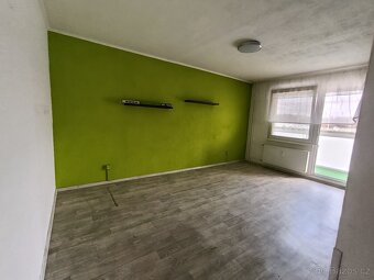 Nabízím k dlouhodobému pronájmu byt 3+1 z proskleným balkone