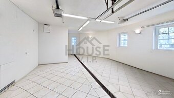 Ev.č. 01467 Nabízíme k prodeji prostorný cihlový rodinný dům