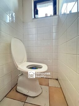 Ev.č. 11536 Nabízíme Vám starší zděnou chatu se splachovací 