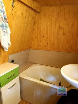 Ev.č. H40/26 Nabízíme Vám ke koupi dřevěnou rekreační chatu 