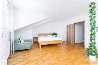 Naše společnost Vám exkluzivně nabízí prodej slunného bytu s