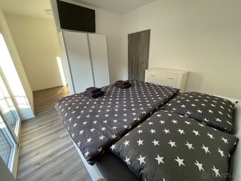 Vyložte si nohy a oddýchnite si v tomto pokojnom, štýlovom p