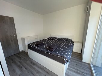 Vyložte si nohy a oddýchnite si v tomto pokojnom, štýlovom p