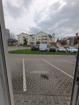 Ev.č. SOK_POM Nabízíme k pronájmu atraktivní obchodní prosto