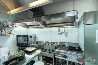 Základní informace: • Celková plocha: 171 m² • Velká a plně 