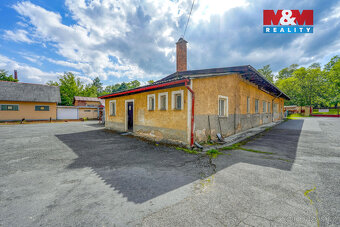 Nabízíme k prodeji rozlehlý výrobní areál o rozloze 5500 m2 
