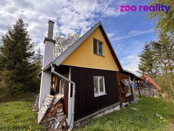 Nabízíme k prodeji dřevěnou chatu se zastavěnou plochou 36 m