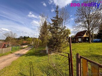 Nabízíme k prodeji dřevěnou chatu se zastavěnou plochou 36 m