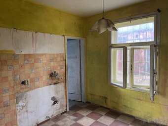 Exkluzivně nabízíme k prodeji dvoupodlažní rodinný dům s pul