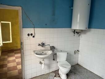 Exkluzivně nabízíme k prodeji dvoupodlažní rodinný dům s pul