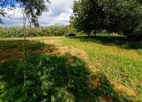 Nabízíme Vám pozemek, prodej celku vlastnických práv 100%, 1