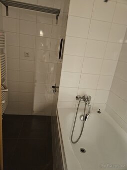 Prodej bytu 2+kk s terasou, garážovým stáním a sklepem – Pra