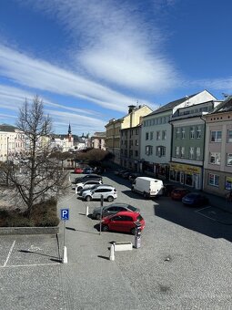 Nabízíme Vám k dlouhodobému pronájmu zaběhlou kavárnu na nám