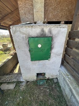 Nabízíme Vám ke koupi krajní zahradu s celodřevěnou chatou n