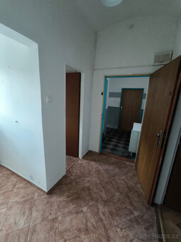 Pronajmu byt 4+1 o ploše cca 95 m2 ve 2.NP cihlového domu se