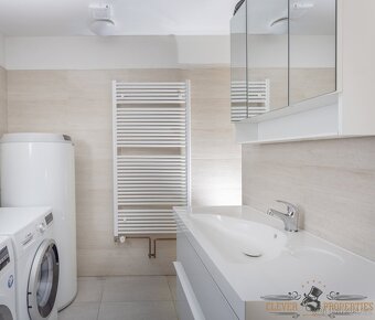Ev.č. 00940 Luxusní rodinný dům se 4 terasami, garáží a neop