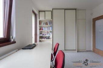 Ev.č. 00940 Luxusní rodinný dům se 4 terasami, garáží a neop