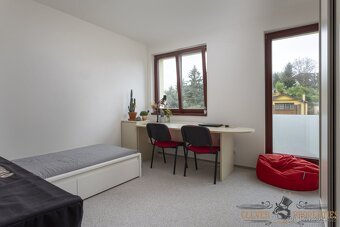 Ev.č. 00940 Luxusní rodinný dům se 4 terasami, garáží a neop