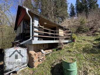 Exkluzivní příležitost koupě zděné chatky, která se nachází 