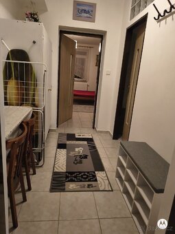 Pronajmu apartmán 2+kk (56m2) v RD, ložnice -nova krbová kam
