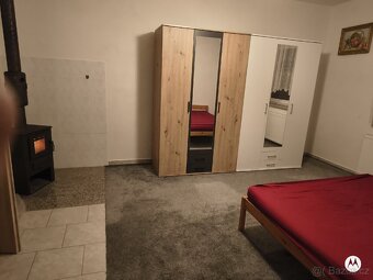 Pronajmu apartmán 2+kk (56m2) v RD, ložnice -nova krbová kam
