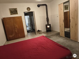 Pronajmu apartmán 2+kk (56m2) v RD, ložnice -nova krbová kam