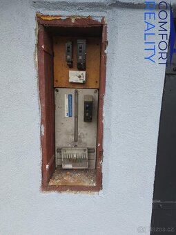Garáž po částečné rekonstrukci s elektřinou Nové Město, Na V
