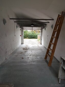 Rodinný dům se dvěma samostatnými bytovými jednotkami v klid